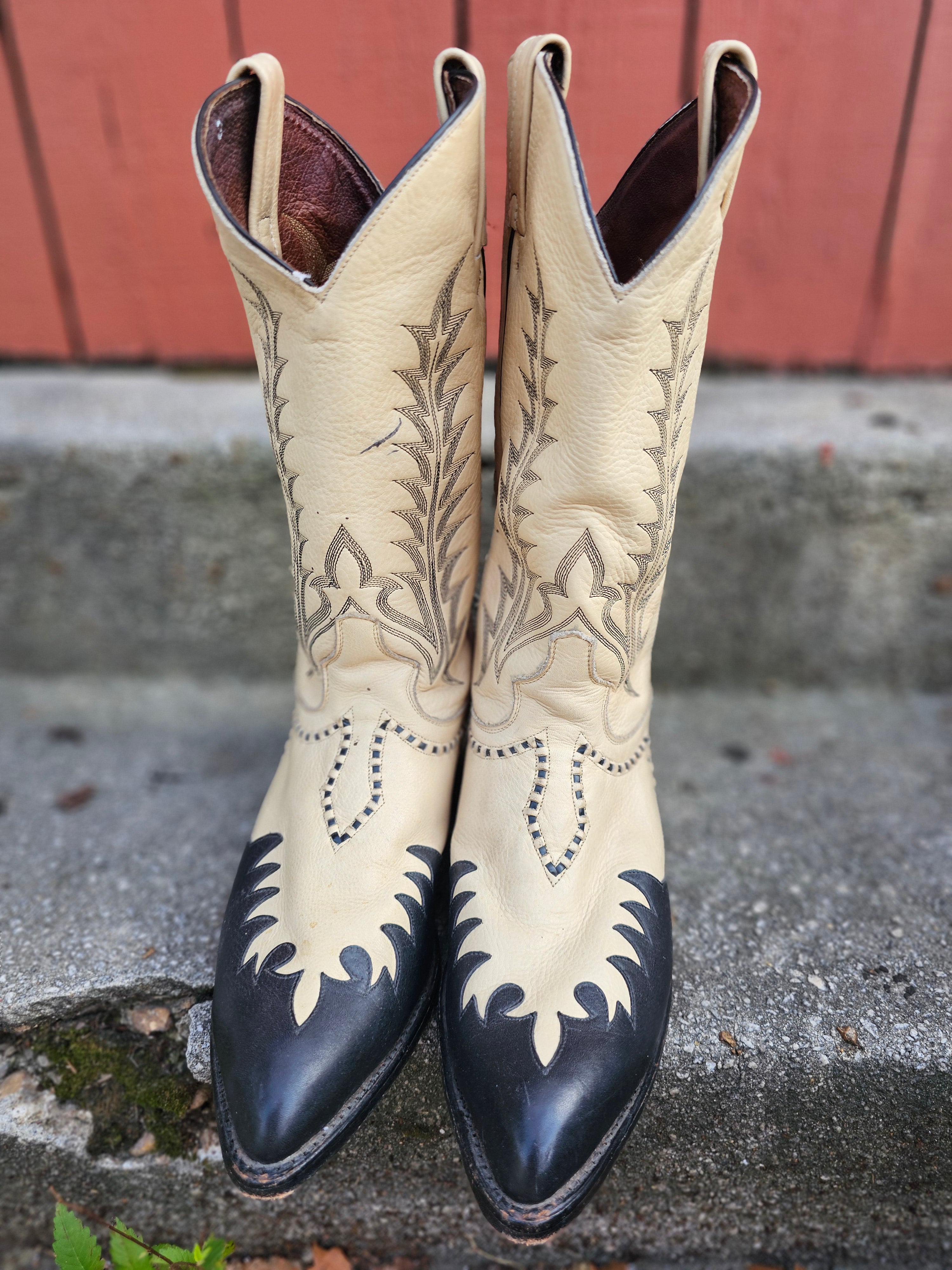 Men s Cream Black Leather Vintage Western Boots Tony Lama