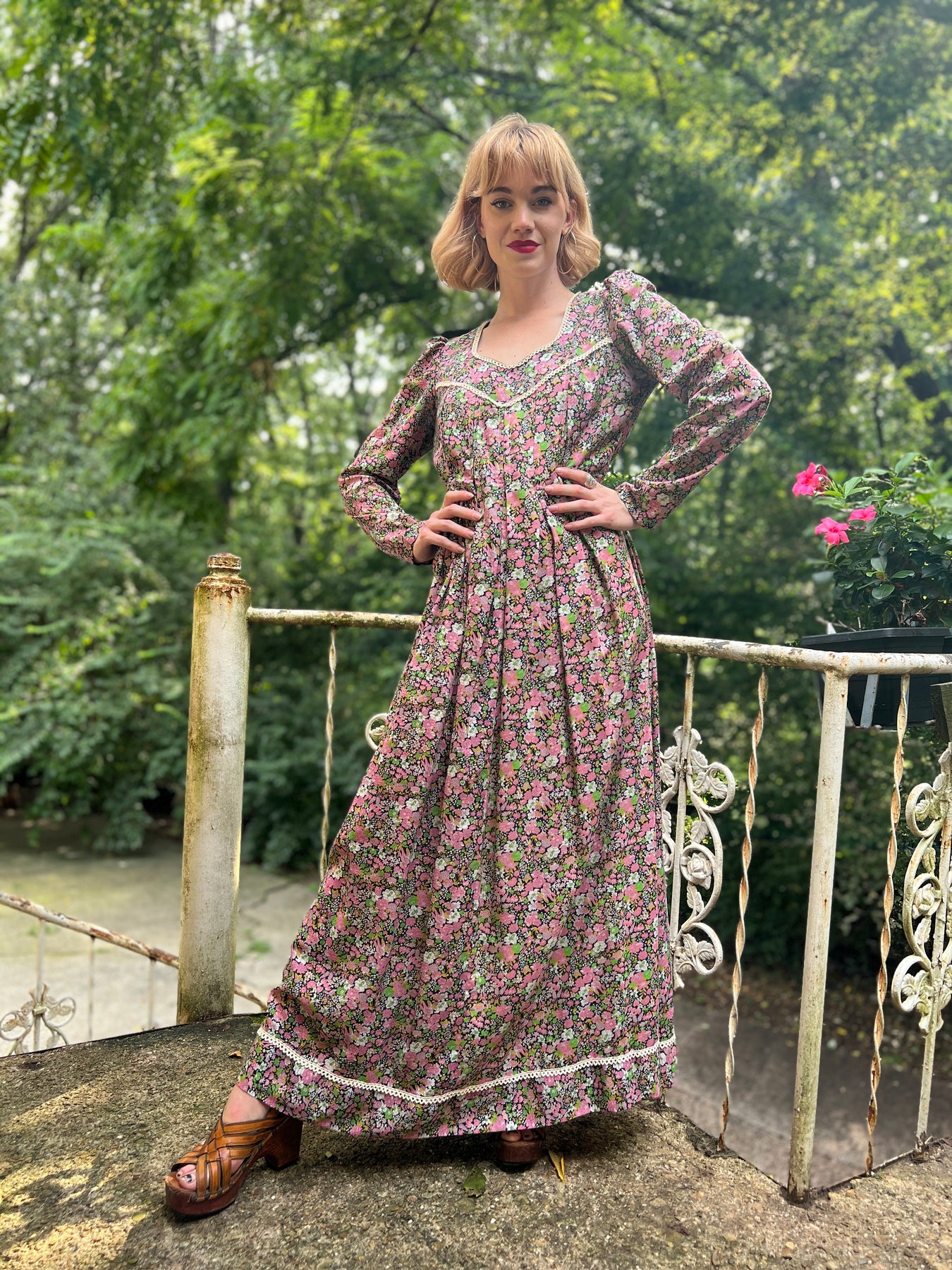 70s Black Pink Floral Cotton Maxi Dress, Lord & Taylor The Hip Zipper Nashville 70s Black Pink Floral Cotton Maxi Dress, Lord & Taylor The Hip Zipper Nashville