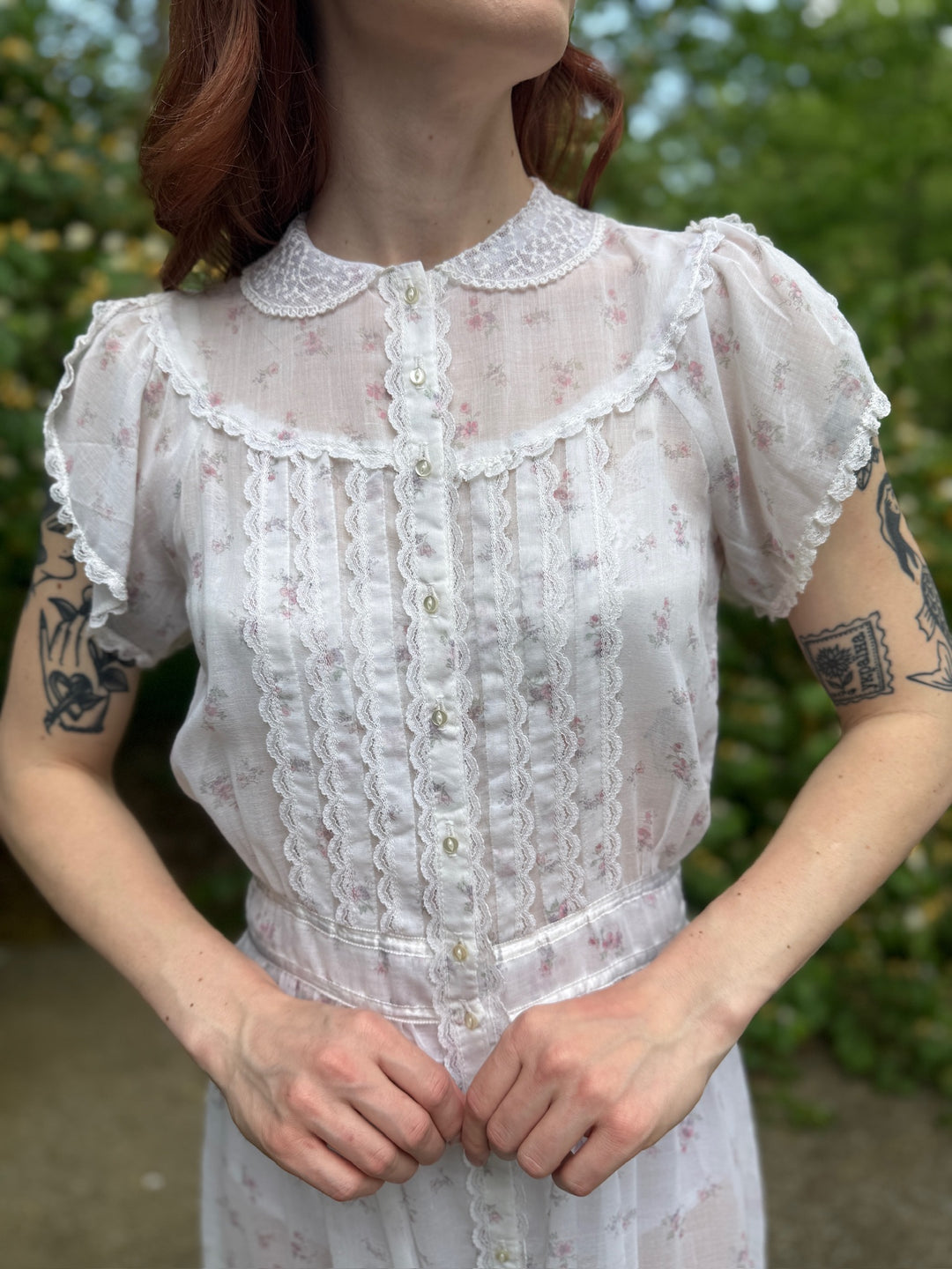 Ladies 70s White Pink Floral Sheer Dress: Gunne Sax The Hip Zipper Nashville Ladies 70s White Pink Floral Sheer Dress: Gunne Sax The Hip Zipper Nashville