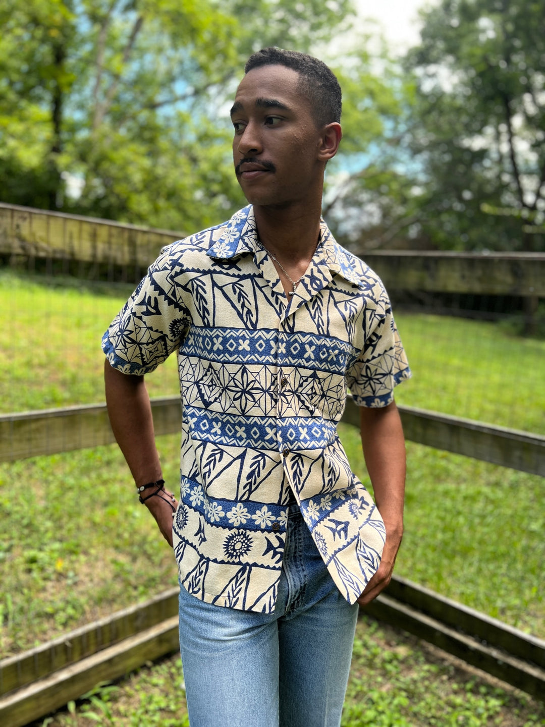 Mens Vintage  70s Blue Tan Aloha Shirt, Island Casuals