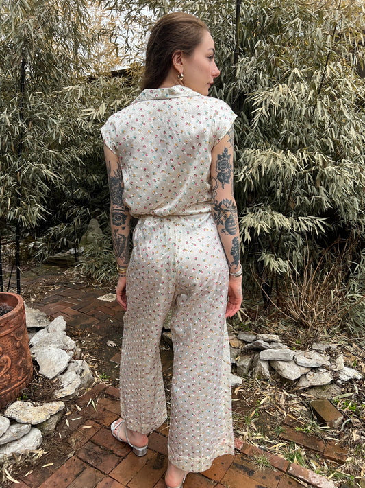 Back view on the model showing the collar, short sleeves and pants