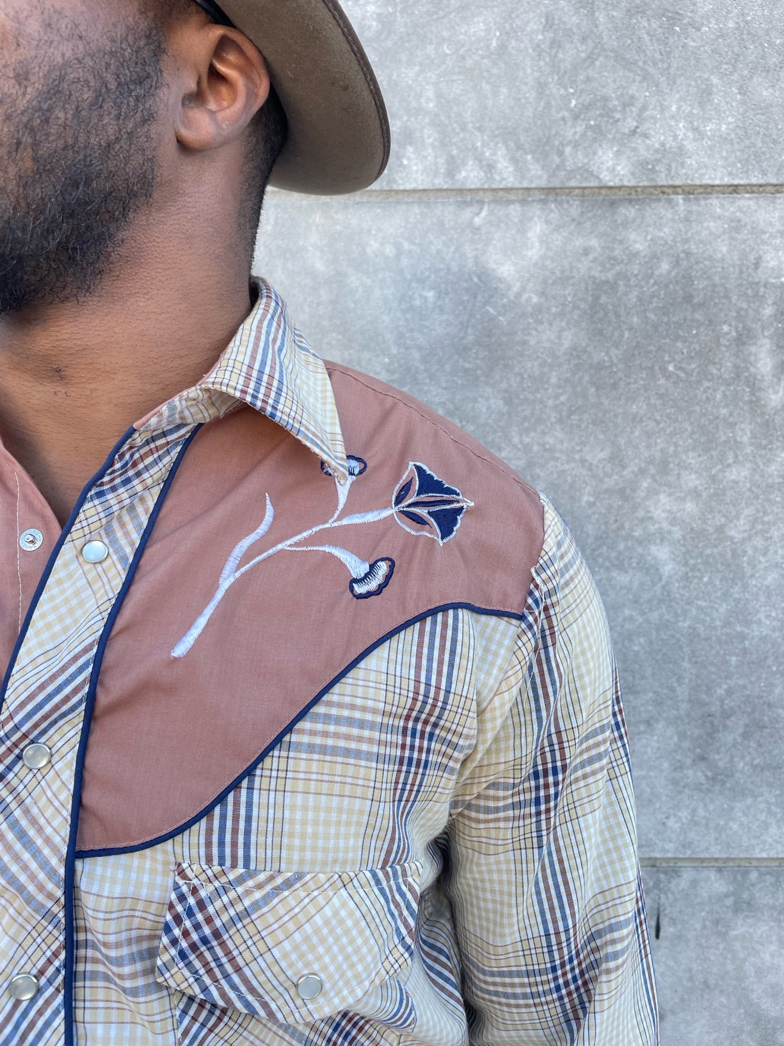 Mens Vintage 80s Tan Blue Plaid Western Shirt with Floral Embroidery,  Plainsman